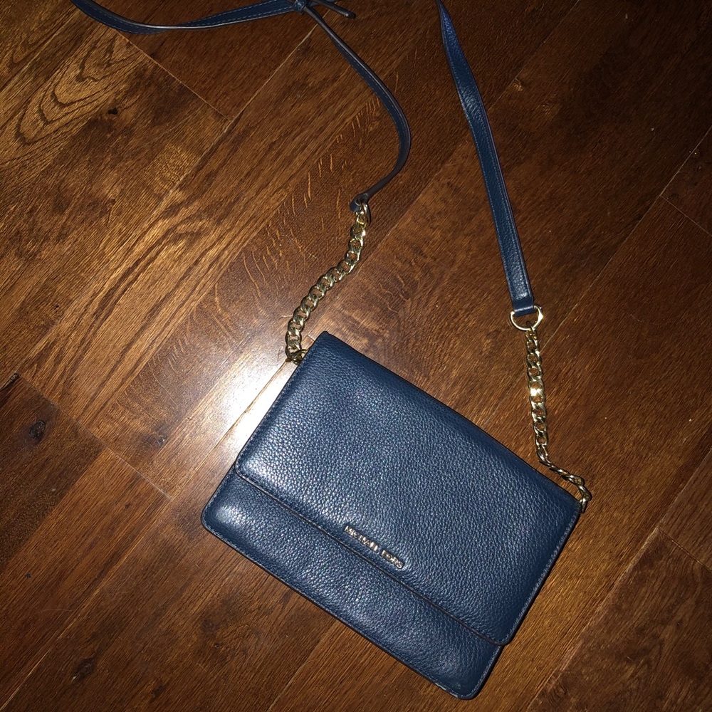 Navy blue michael kors crossbody purse